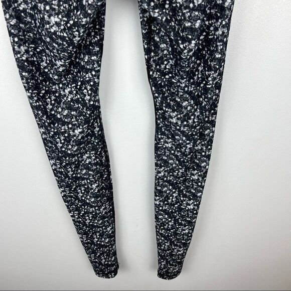 Lululemon Shine Tight Roll Dow Shimmy Shimmer Black White Size 8 - Picture 7 of 9